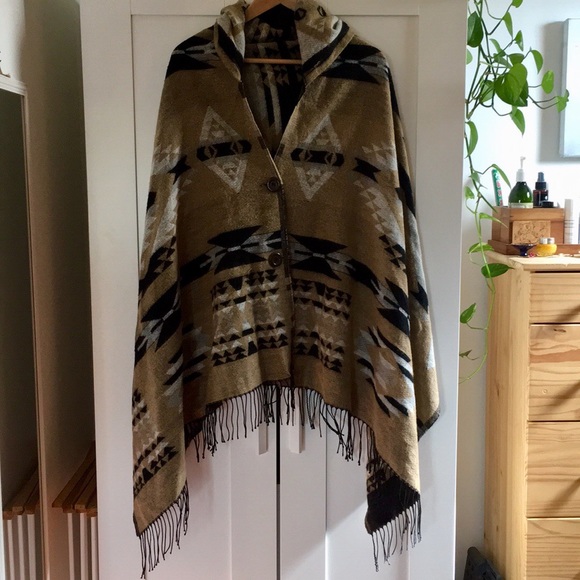 Aztec Poncho / Shawl - Picture 3 of 7
